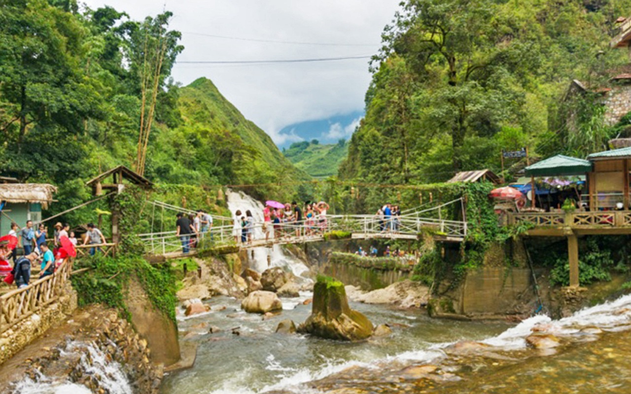 Hanoi - Sapa Tour 2 days 1 night by Bus,  sleep in 3 Star hotel in Sapa