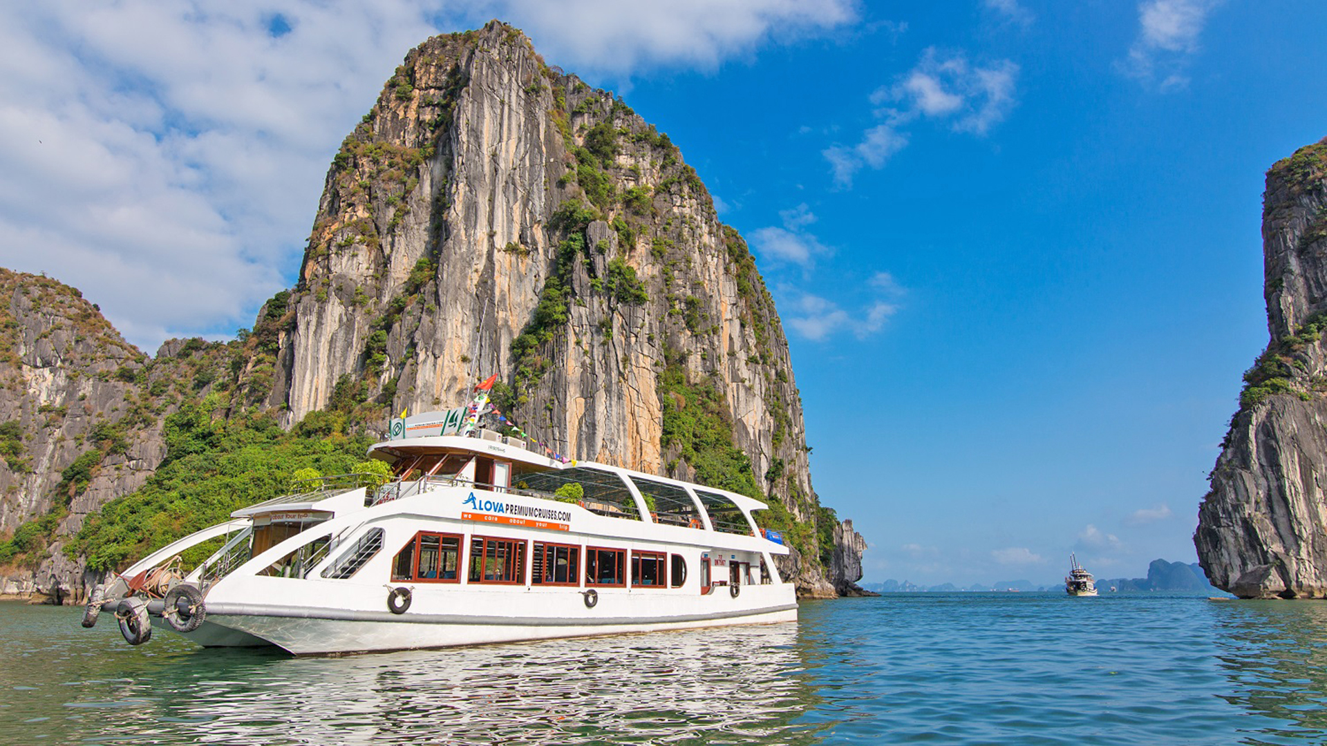 Ha Long Bay 5.5hours boat tour from Ha Long, Hanoi daily