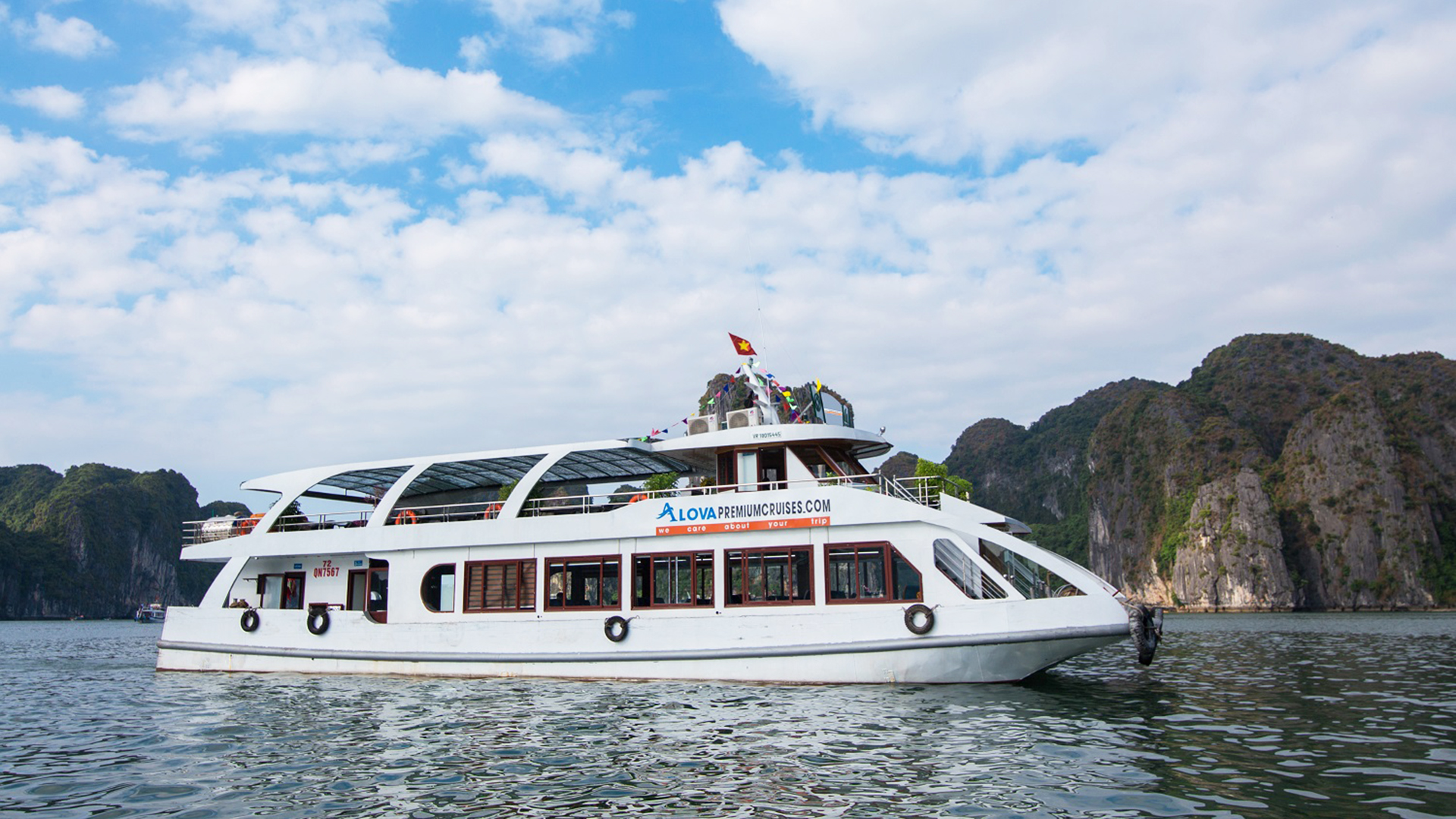 Ha Long Bay 5.5hours boat tour from Ha Long, Hanoi daily