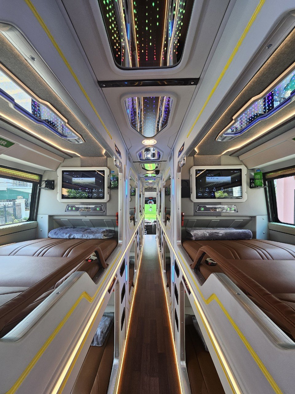 Hanoi - Sapa sleeper luxury bus 24 cabins