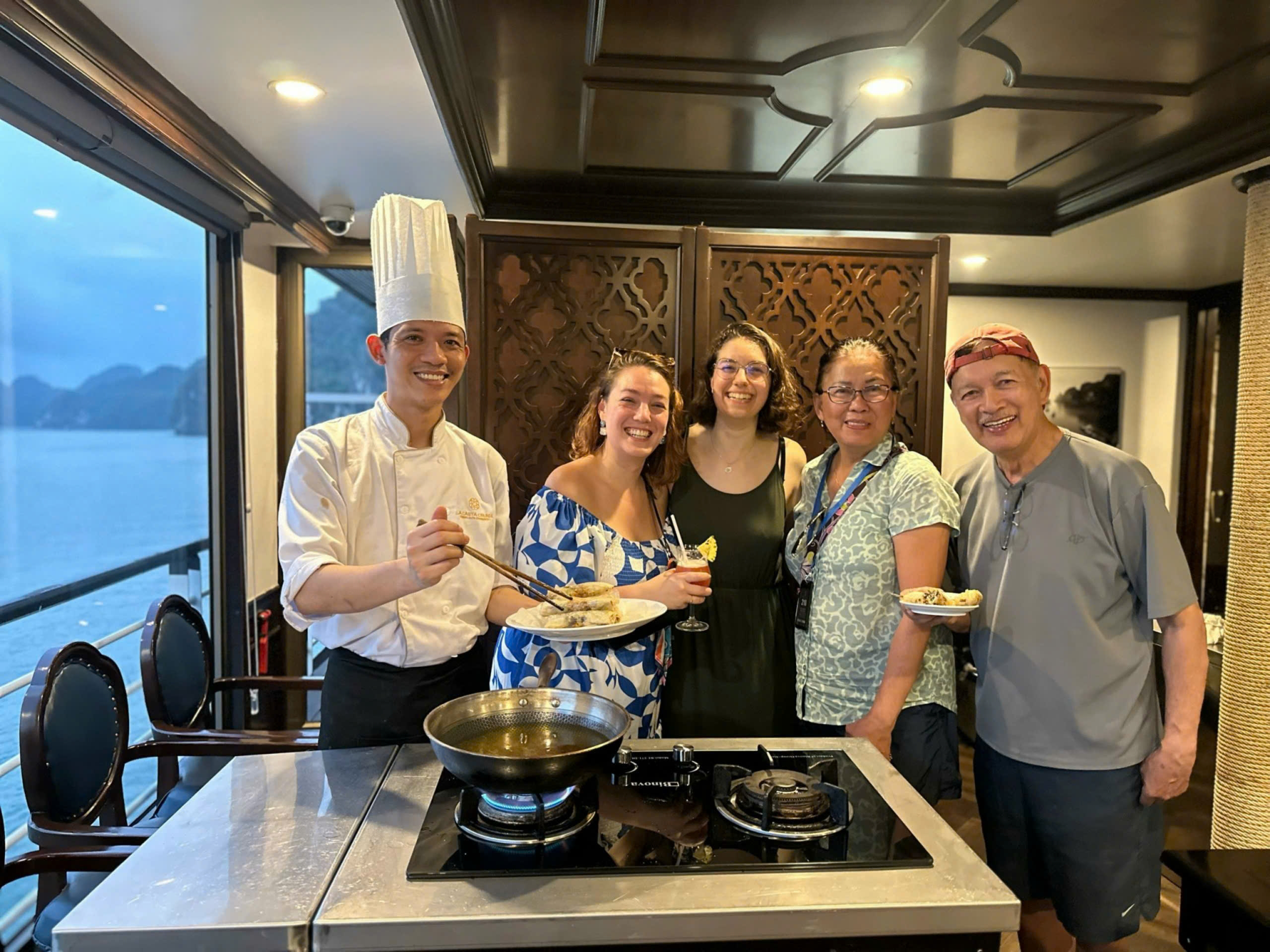 Lacasta Cruise 2D1N Ha Long Bay & Lan Ha Bay tour