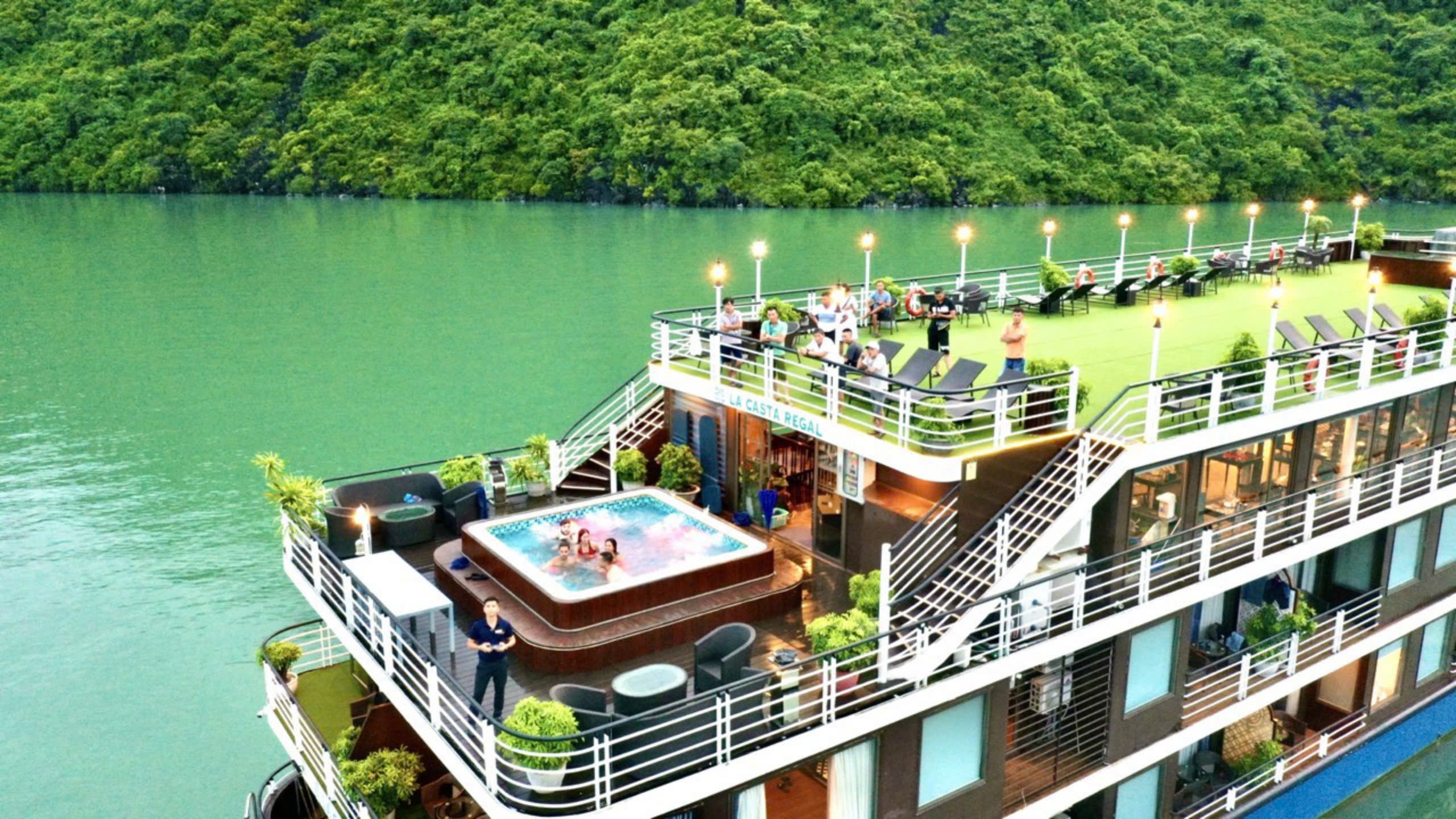 Lacasta Cruise 2D1N Ha Long Bay & Lan Ha Bay tour