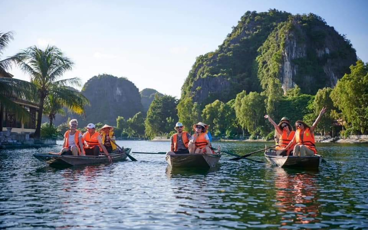 Private Ninh Binh Bear Sanctuary -Trang An- Mua Cave Day Trip