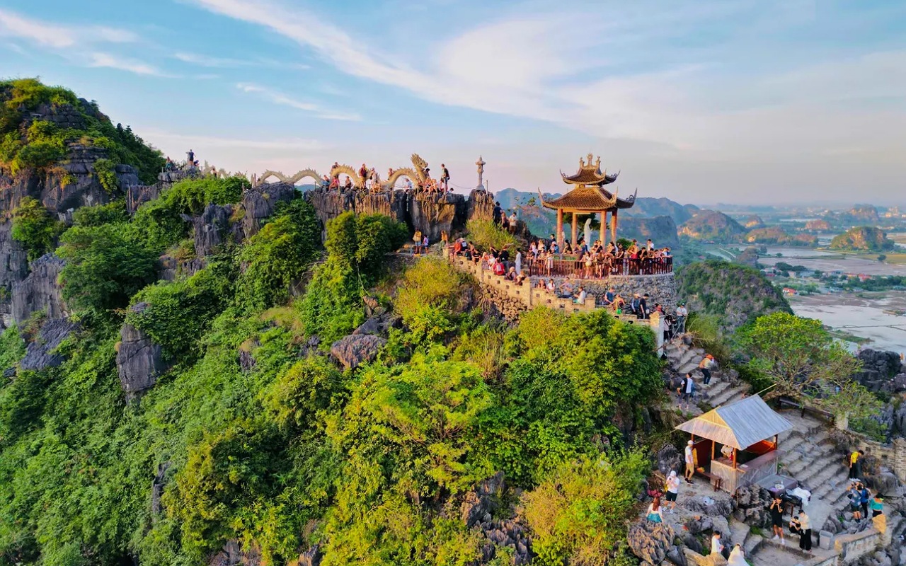 Private Ninh Binh Bear Sanctuary -Trang An- Mua Cave Day Trip