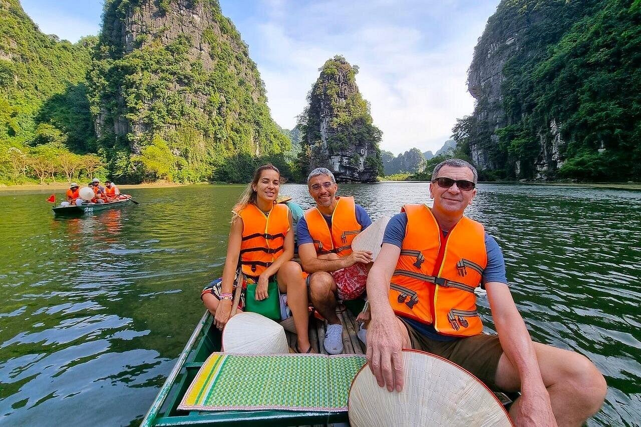 Private  Bai Dinh Pagoda - Trang An Tour